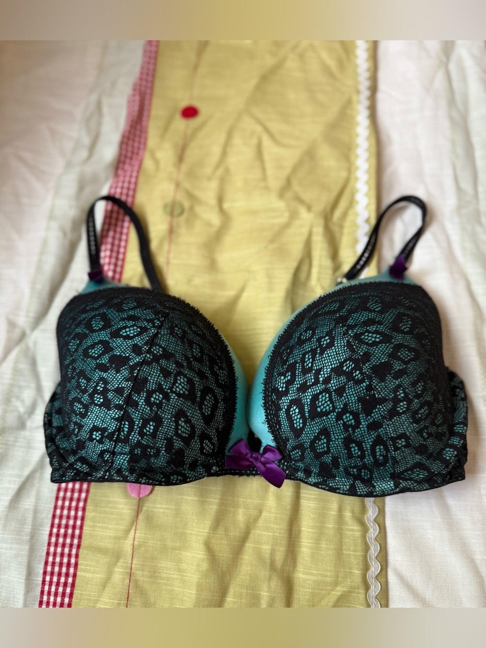 Teal and Black Lace Push-Up Bra with Purple Bow size 34DD pre-owned with gift .